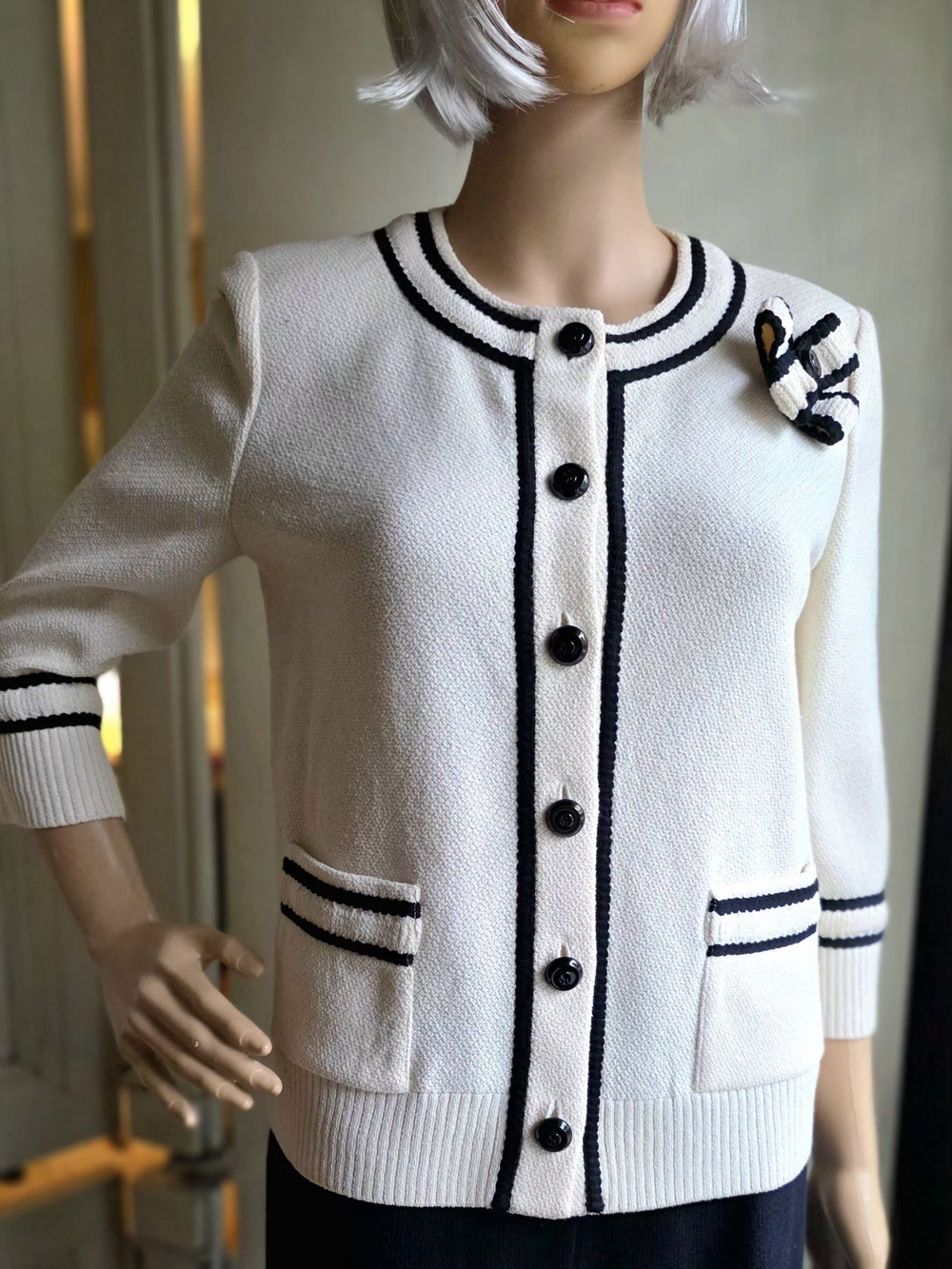 St. John Collection Bright White & Black Knit Cardigan – Size 4